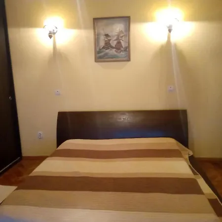 Up Dobrogeanu Street Апартаменти Брашов
