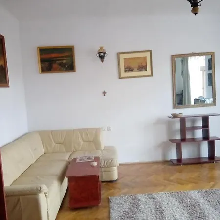 Up Dobrogeanu Street Апартаменти Брашов